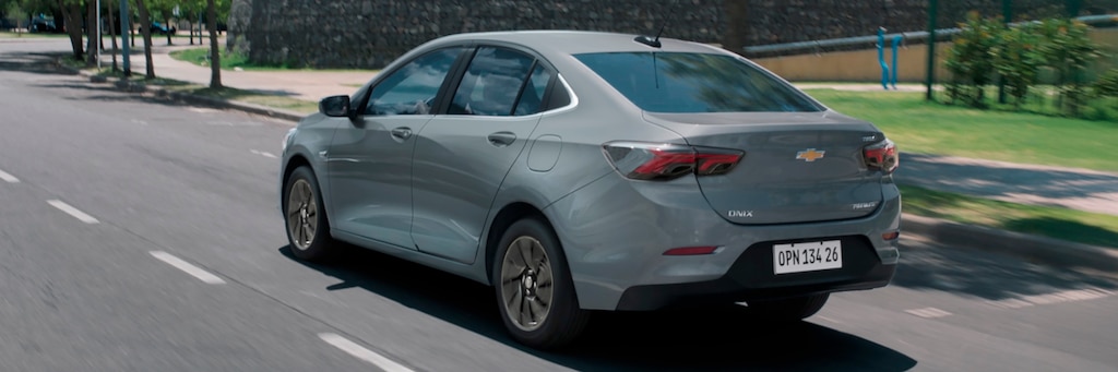 Novo Chevrolet Onix Plus com airbags e alertas de segurança